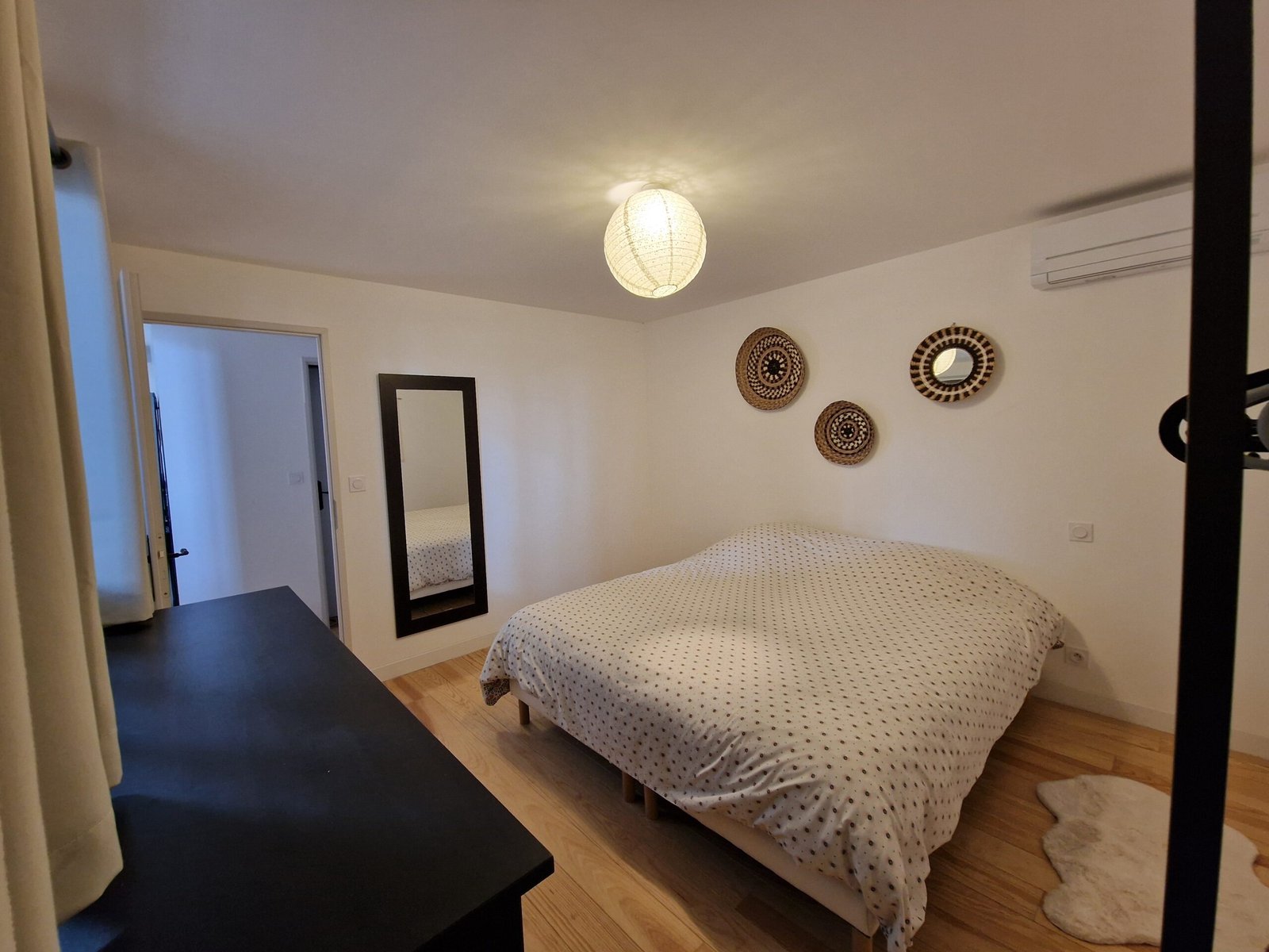 Chambre double climatisée du grand gîte à Narbonne