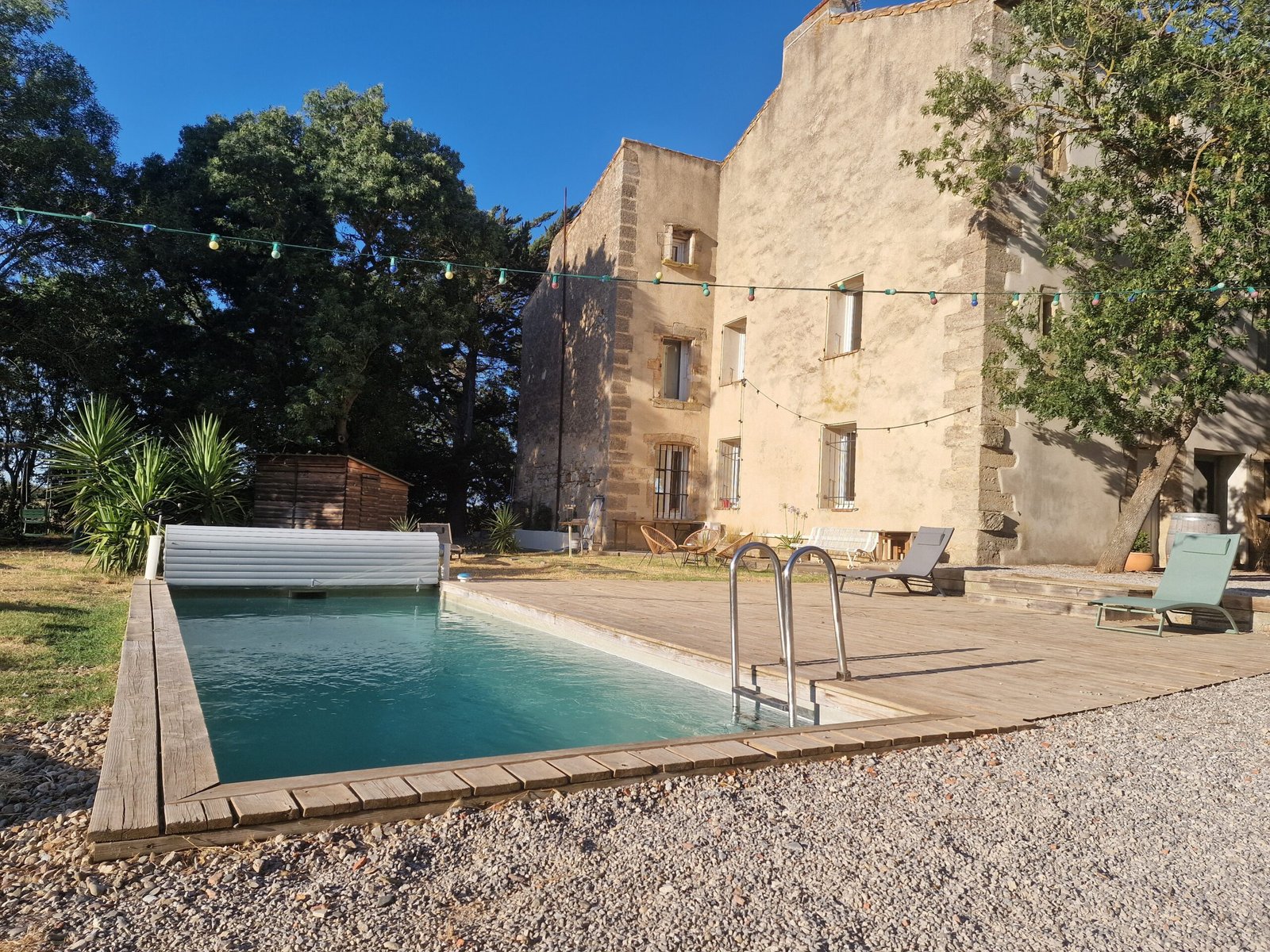 Bâtisse avec piscine et terrasse à Narbonne pour accueillir un groupe lors d’un mariage ou d’une cousinade